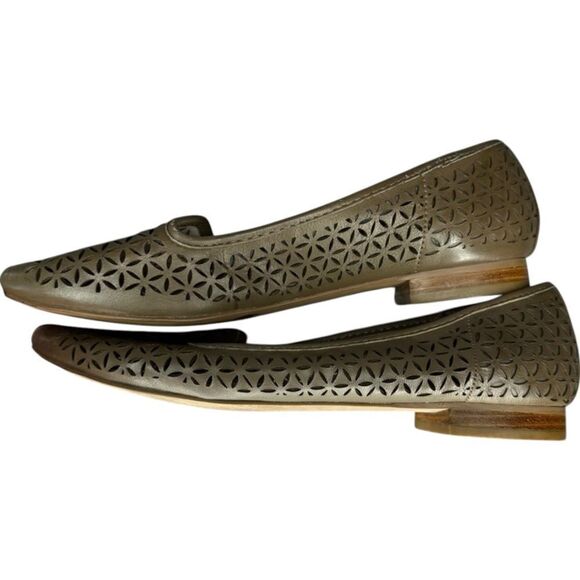 ✅EUC Vince Camuto Olive Cut-Out Loafers, Size 9 - Picture 5 of 7